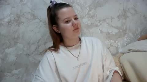 girl_cute07 online show from 04-14-26, 03:01