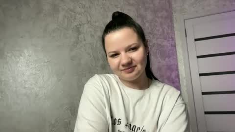 Snapshot of girl_cute07 chatting on 06-13-26, 09:02 girl_cute07 online show from 06-13-26, 09:02