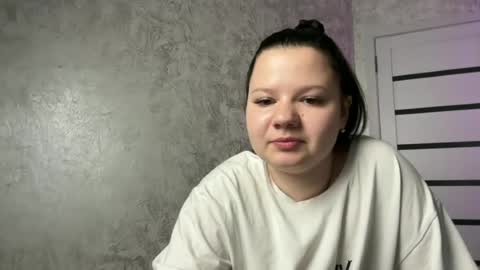 Snapshot of girl_cute07 chatting on 06-14-26, 02:24 girl_cute07 online show from 06-14-26, 02:24