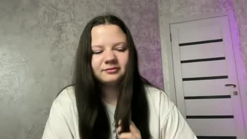 girl_cute07 online show from 06-24-26, 06:40