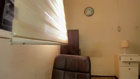 Snapshot of girl_in_ur_dreams chatting on 01-23-25, 12:14 urGIRL online show from 01-23-25, 12:14