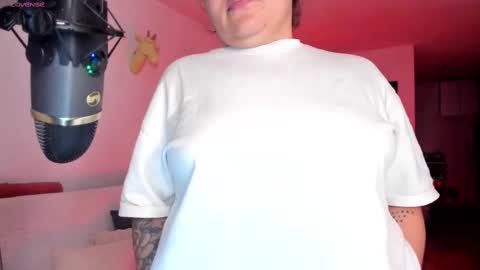 Snapshot of girl_inline chatting on 09-17-25, 12:12 girl_inline online show from 09-17-25, 12:12