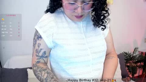 Snapshot of girl_inline chatting on 09-19-25, 12:23 girl_inline online show from 09-19-25, 12:23
