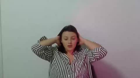 Snapshot of girl_leya chatting on 10-12-25, 07:02 girl_leya online show from 10-12-25, 07:02