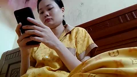 Snapshot of girlbaee chatting on 10-17-25, 02:08 Babe online show from 10-17-25, 02:08