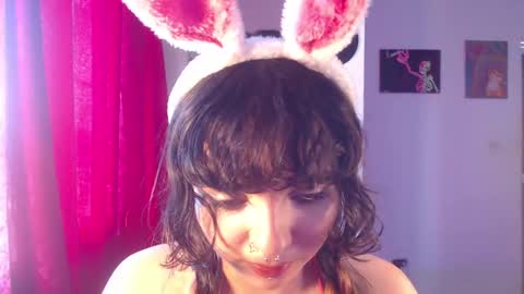 Snapshot of girlredkush chatting on 12-18-24, 04:39 Ann online show from 12-18-24, 04:39