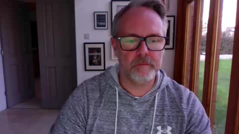 girlsandbikes online show from 10-31-25, 04:08