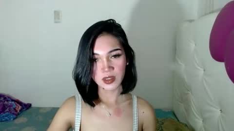 Snapshot of girlthatyouwantxx chatting on 09-10-25, 06:46 Divine online show from 09-10-25, 06:46