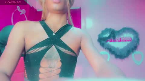 Snapshot of gisele_fox chatting on 01-19-25, 04:22 Gisel online show from 01-19-25, 04:22