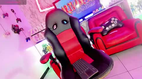 Snapshot of gisele_fox chatting on 02-07-25, 12:42 Gisel online show from 02-07-25, 12:42