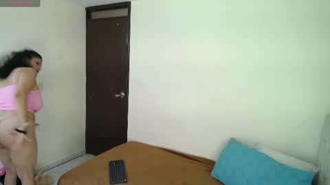Snapshot of gisellecarter_ chatting on 06-10-26, 02:49 Giselle online show from 06-10-26, 02:49