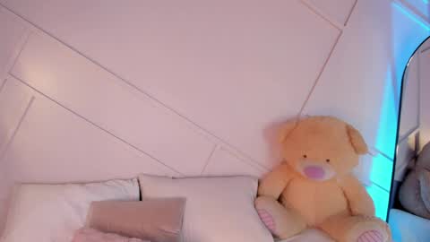 GisellePalmer  online show from 05-17-26, 06:48