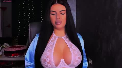 Giulia online show from 10-23-25, 09:02