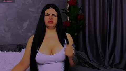 Snapshot of giulyalust chatting on 05-27-26, 03:14 Giulia online show from 05-27-26, 03:14