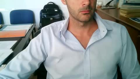 Snapshot of giuseppevai1 chatting on 09-25-25, 10:19 giuseppevai1 online show from 09-25-25, 10:19