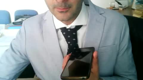 giuseppevai1 online show from 04-15-26, 09:27