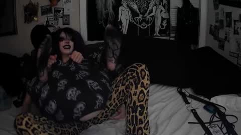 Gloomy online show from 12-17-25, 03:56