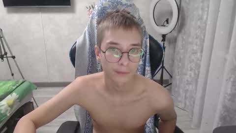 Snapshot of glasses_cat chatting on 03-01-26, 11:51 Eugene and Damian online show from 03-01-26, 11:51