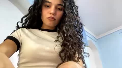 Snapshot of glendarobinson chatting on 07-19-26, 05:00 Elly online show from 07-19-26, 05:00