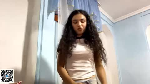 Snapshot of glendarobinson chatting on 07-23-26, 07:17 Elly online show from 07-23-26, 07:17