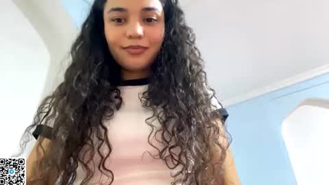 Snapshot of glendarobinson chatting on 07-29-26, 07:06 Elly online show from 07-29-26, 07:06