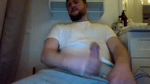 Snapshot of glenjam80 chatting on 02-06-25, 02:22 glenjam80 online show from 02-06-25, 02:22