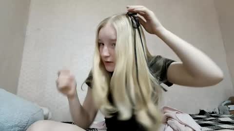Laura online show from 04-21-26, 07:03