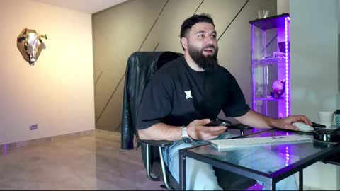 Matthew .. for short call me Matt online show from 03-12-25, 09:55