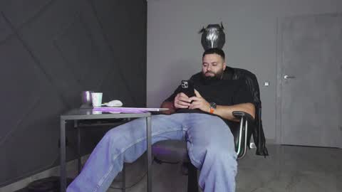 Matthew .. for short call me Matt online show from 11-09-25, 04:33