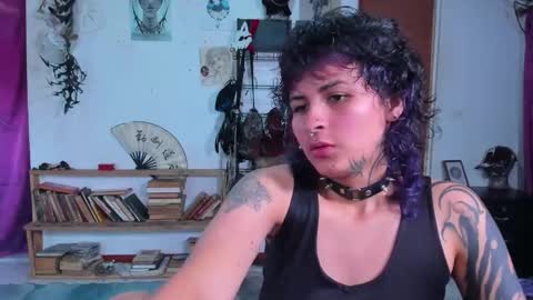 Snapshot of glitch_doll chatting on 10-16-25, 03:46 NYX online show from 10-16-25, 03:46