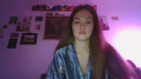 Snapshot of glitter_doll chatting on 01-04-25, 02:56 glitter_doll online show from 01-04-25, 02:56