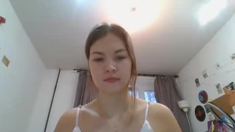 Snapshot of glitter_doll chatting on 01-08-25, 11:43 glitter_doll online show from 01-08-25, 11:43