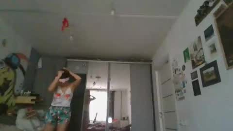 Snapshot of glitter_doll chatting on 01-09-25, 09:59 glitter_doll online show from 01-09-25, 09:59