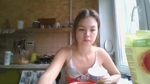 Snapshot of glitter_doll chatting on 01-10-25, 09:23 glitter_doll online show from 01-10-25, 09:23