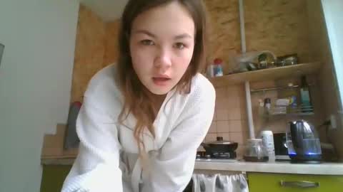 Snapshot of glitter_doll chatting on 01-13-25, 08:58 glitter_doll online show from 01-13-25, 08:58