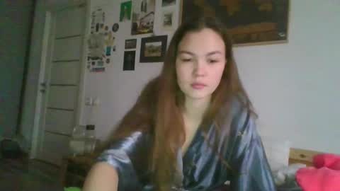 Snapshot of glitter_doll chatting on 01-22-25, 09:46 glitter_doll online show from 01-22-25, 09:46