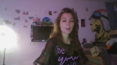 Snapshot of glitter_doll chatting on 01-24-25, 08:00 glitter_doll online show from 01-24-25, 08:00