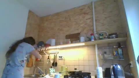 Snapshot of glitter_doll chatting on 01-25-25, 08:53 glitter_doll online show from 01-25-25, 08:53
