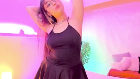 Mimi online show from 11-15-25, 07:21