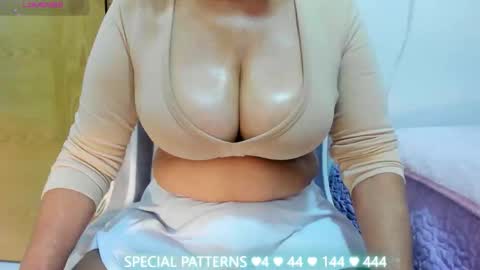 GLORIA INDEPENDENT MODEL online show from 04-22-26, 10:00
