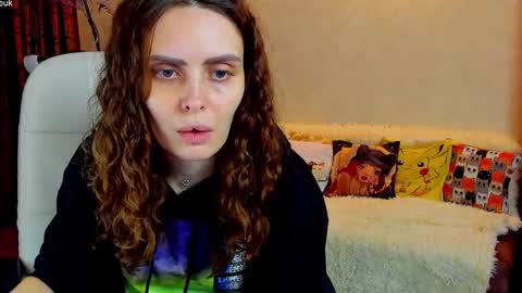 Gloria Wood online show from 11-30-25, 06:23