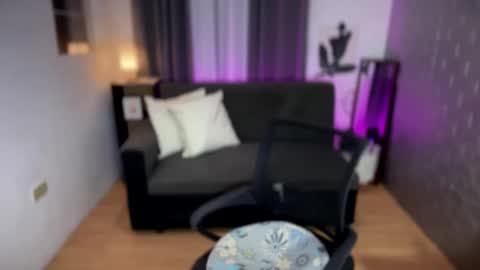 Snapshot of gloriousslutshay chatting on 09-19-25, 05:09 shy online show from 09-19-25, 05:09