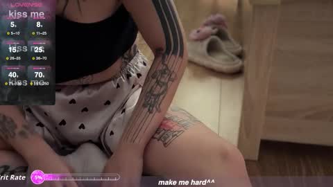 Snapshot of gloryaaaa chatting on 10-17-25, 08:17 I want to make you happy and lovense  online show from 10-17-25, 08:17