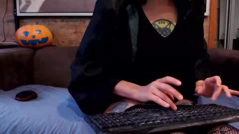 Tanya online show from 10-23-25, 09:41