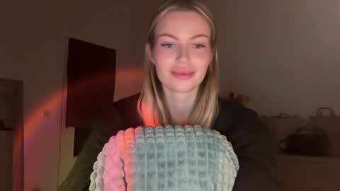 glow_angel online show from 01-27-25, 07:03