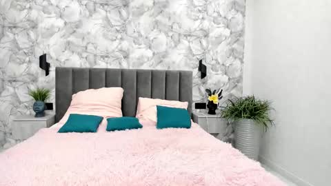 Lina online show from 11-15-25, 08:33