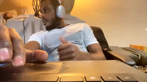 Snapshot of goatchocolate chatting on 12-20-24, 06:24 goatchocolate online show from 12-20-24, 06:24