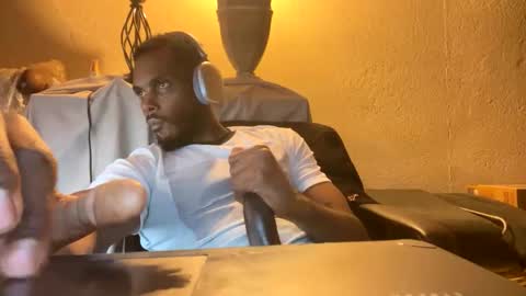 Snapshot of goatchocolate chatting on 12-20-24, 09:39 goatchocolate online show from 12-20-24, 09:39