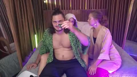   330 UTC2 girls   online show from 11-13-25, 03:16