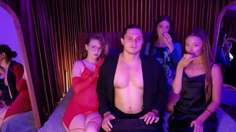   330 UTC2 girls   online show from 02-15-26, 07:51